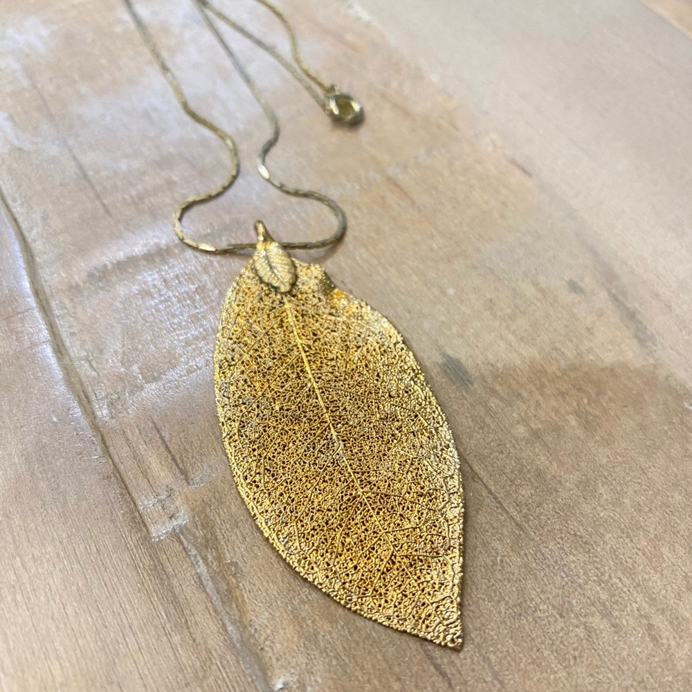 Uniq Gold Plated Boho Chic Filagree Leaf Necklace